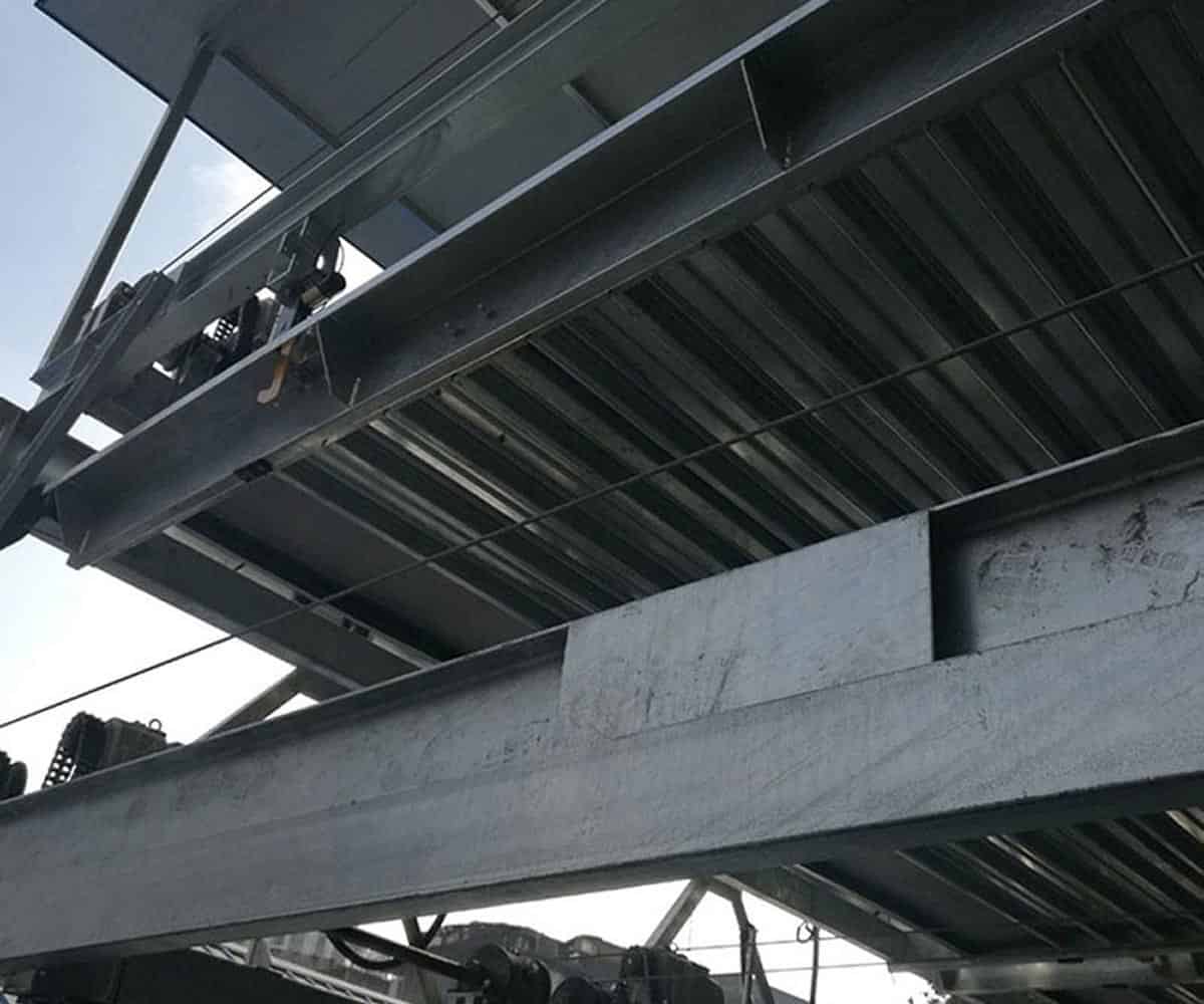 岑鞏如何解決停車難和道路堵塞的問題